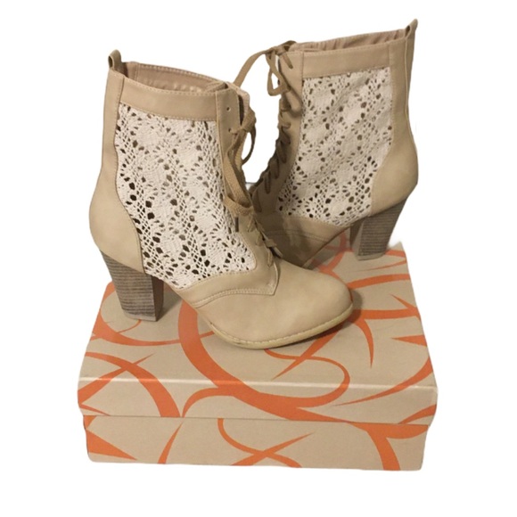New Chase & Chloe Heel Booties Shoes Beige Size 8 - Picture 2 of 6